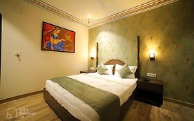 Hotel Sahibs Royal Ville - 500M From Taj Mahal